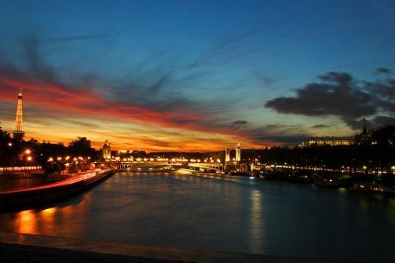 large_217890091-1261053311-seine-river-sunset.jpg